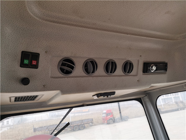 GYL203垃圾压实机设备内部