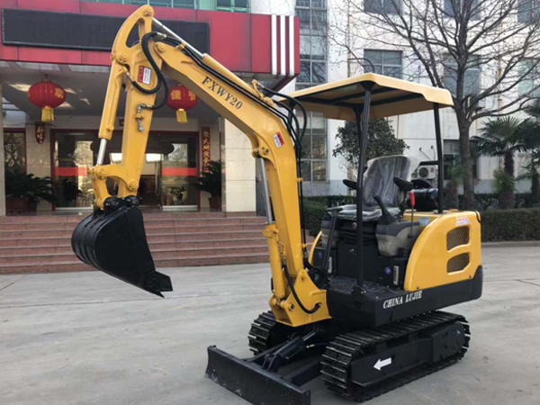 小型挖掘机