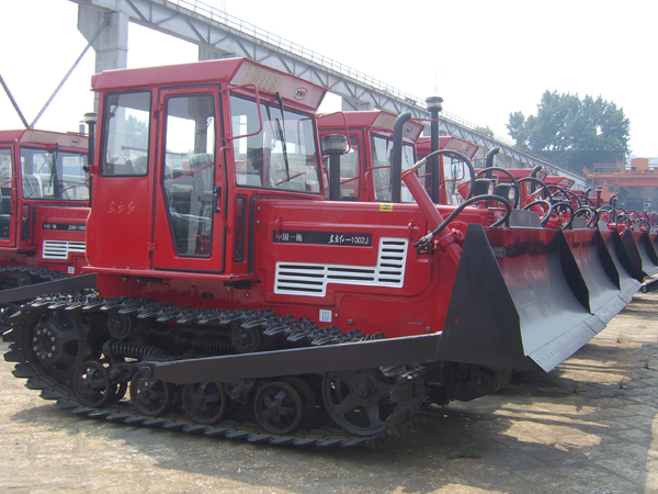 东方红履带拖拉机